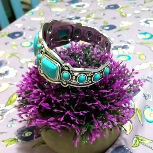 Turquoise and Silver Metal Cuff Bracelet - Picture 3 of 7